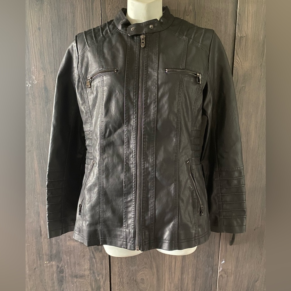 Elegant Black Leather Jacket for Women